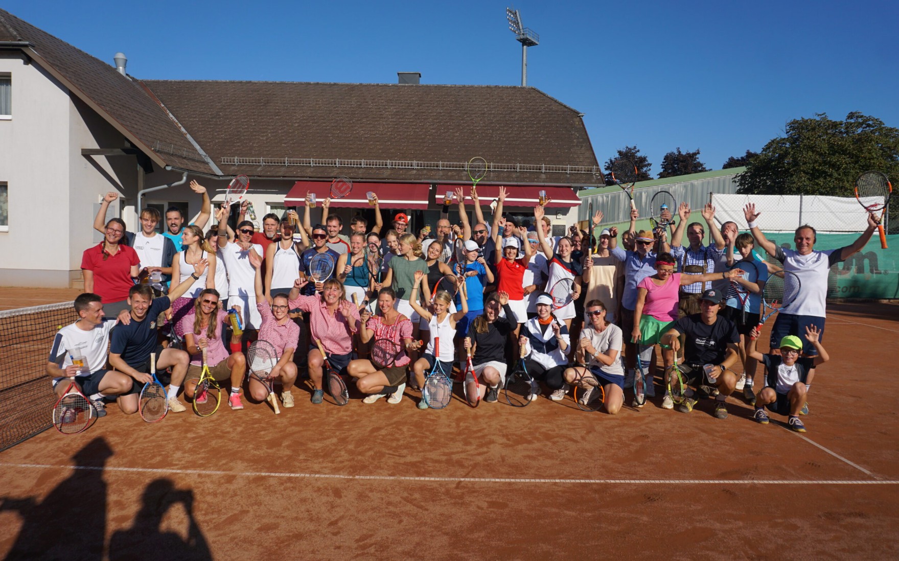 UTC Amstetten Vereinsmitglieder auf dem Tennisplatz